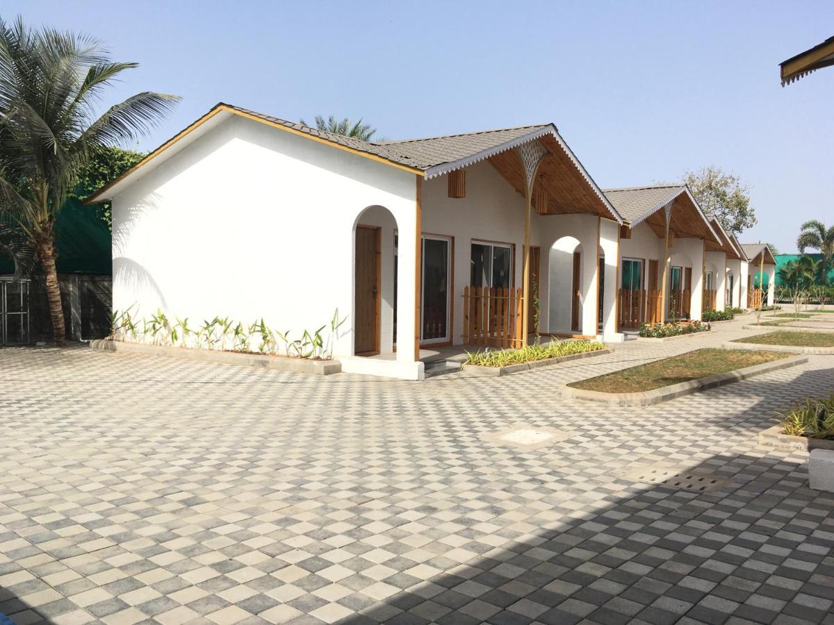 Vits Daman Devka Beach Exteriér fotografie